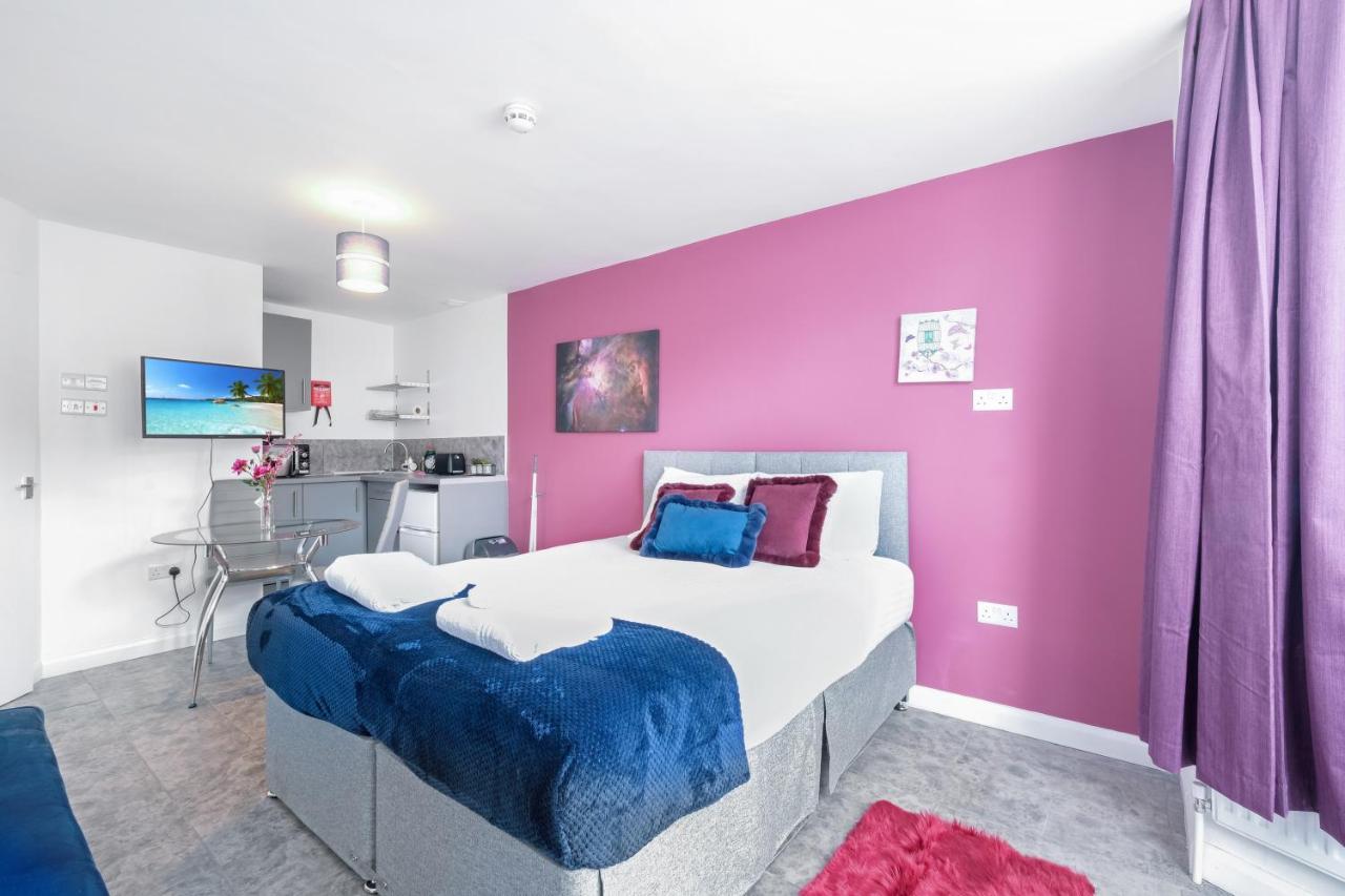 Fernbank Studios Sudbury Hill Harrow Self-Contained Studios With En-Suite Wembley Bagian luar foto