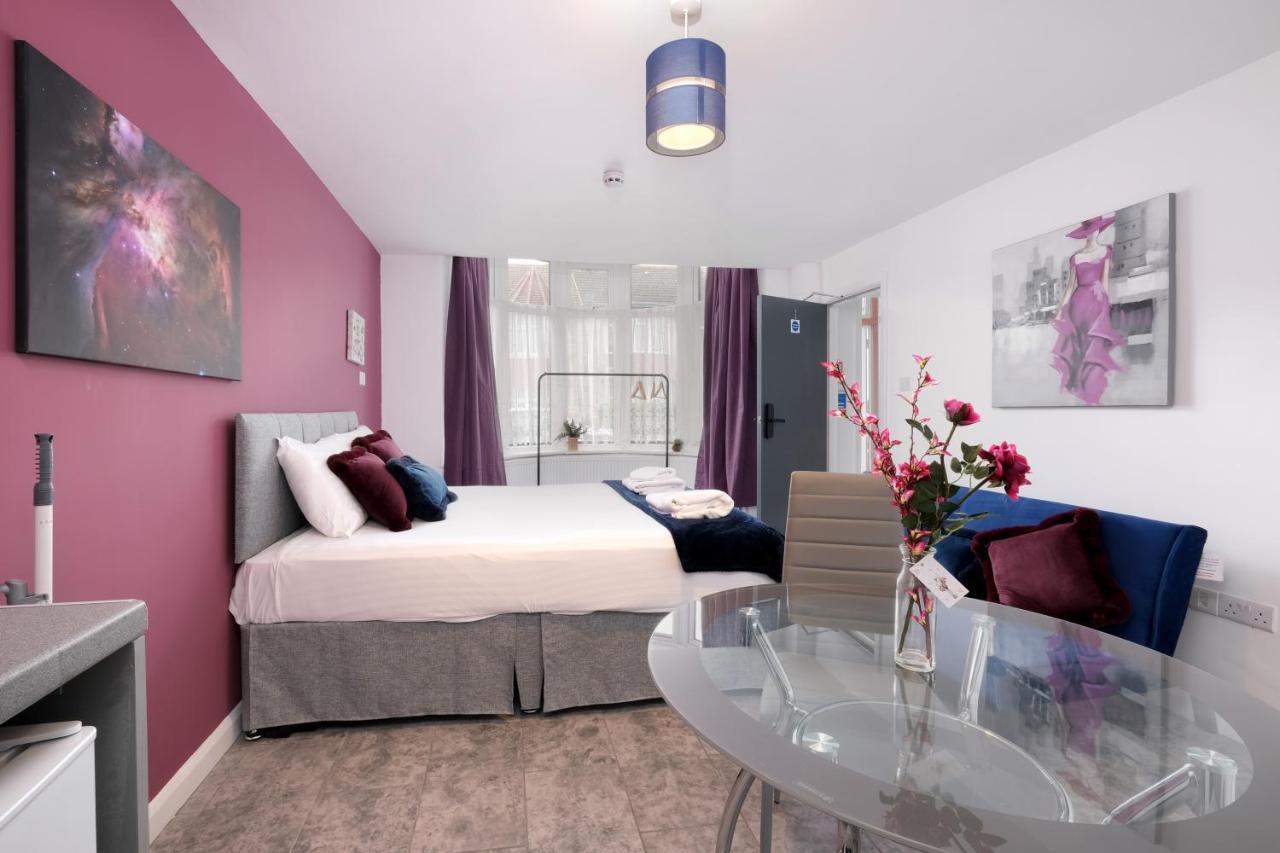 Fernbank Studios Sudbury Hill Harrow Self-Contained Studios With En-Suite Wembley Bagian luar foto