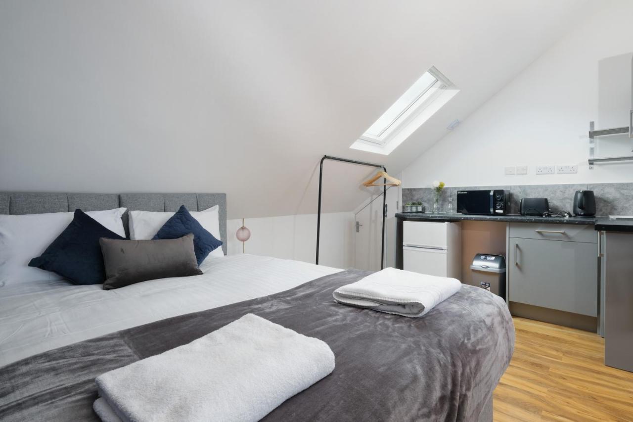 Fernbank Studios Sudbury Hill Harrow Self-Contained Studios With En-Suite Wembley Bagian luar foto