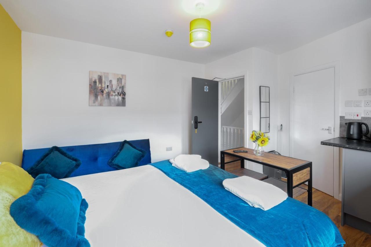 Fernbank Studios Sudbury Hill Harrow Self-Contained Studios With En-Suite Wembley Bagian luar foto