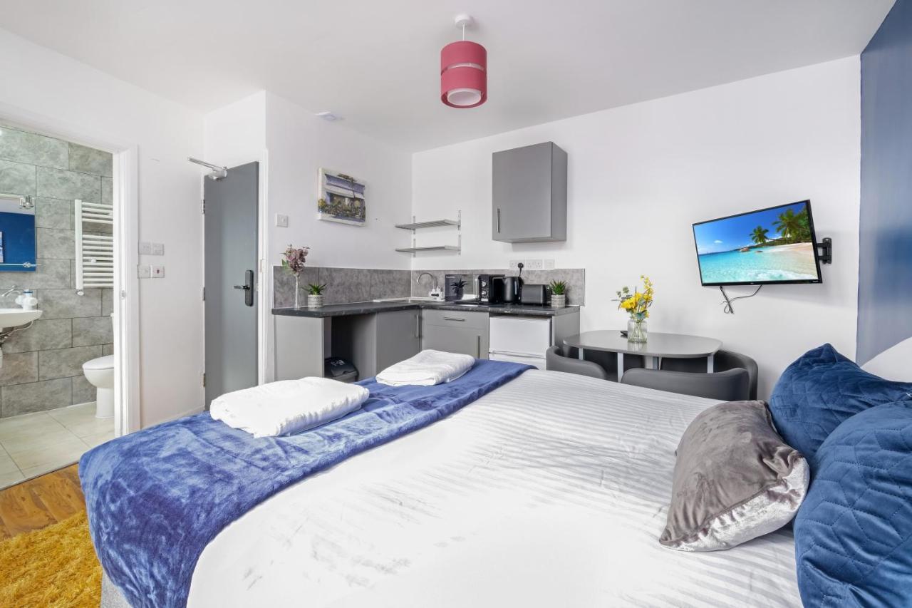 Fernbank Studios Sudbury Hill Harrow Self-Contained Studios With En-Suite Wembley Bagian luar foto