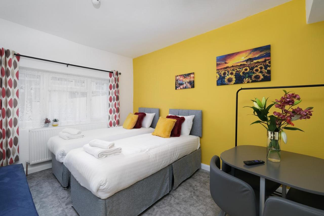 Fernbank Studios Sudbury Hill Harrow Self-Contained Studios With En-Suite Wembley Bagian luar foto