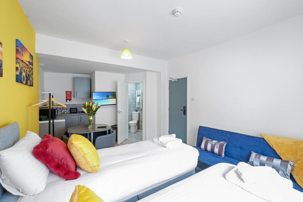 Fernbank Studios Sudbury Hill Harrow Self-Contained Studios With En-Suite Wembley Bagian luar foto